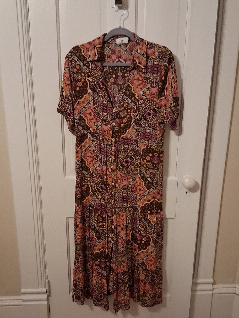 Boutique Printed Short-Sleeve Button-Front Midi Dress in Brown Pink